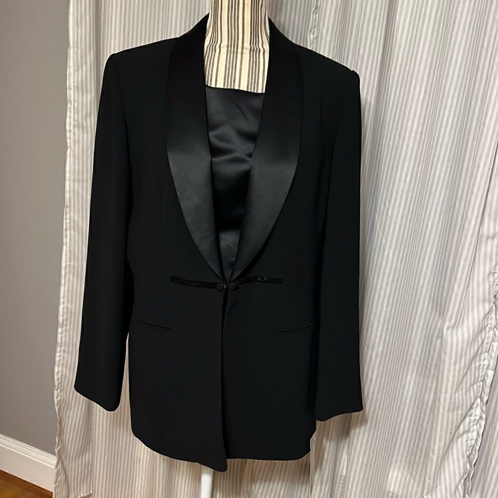 Jones New York Top and Suit Jacket. Black. Size 12